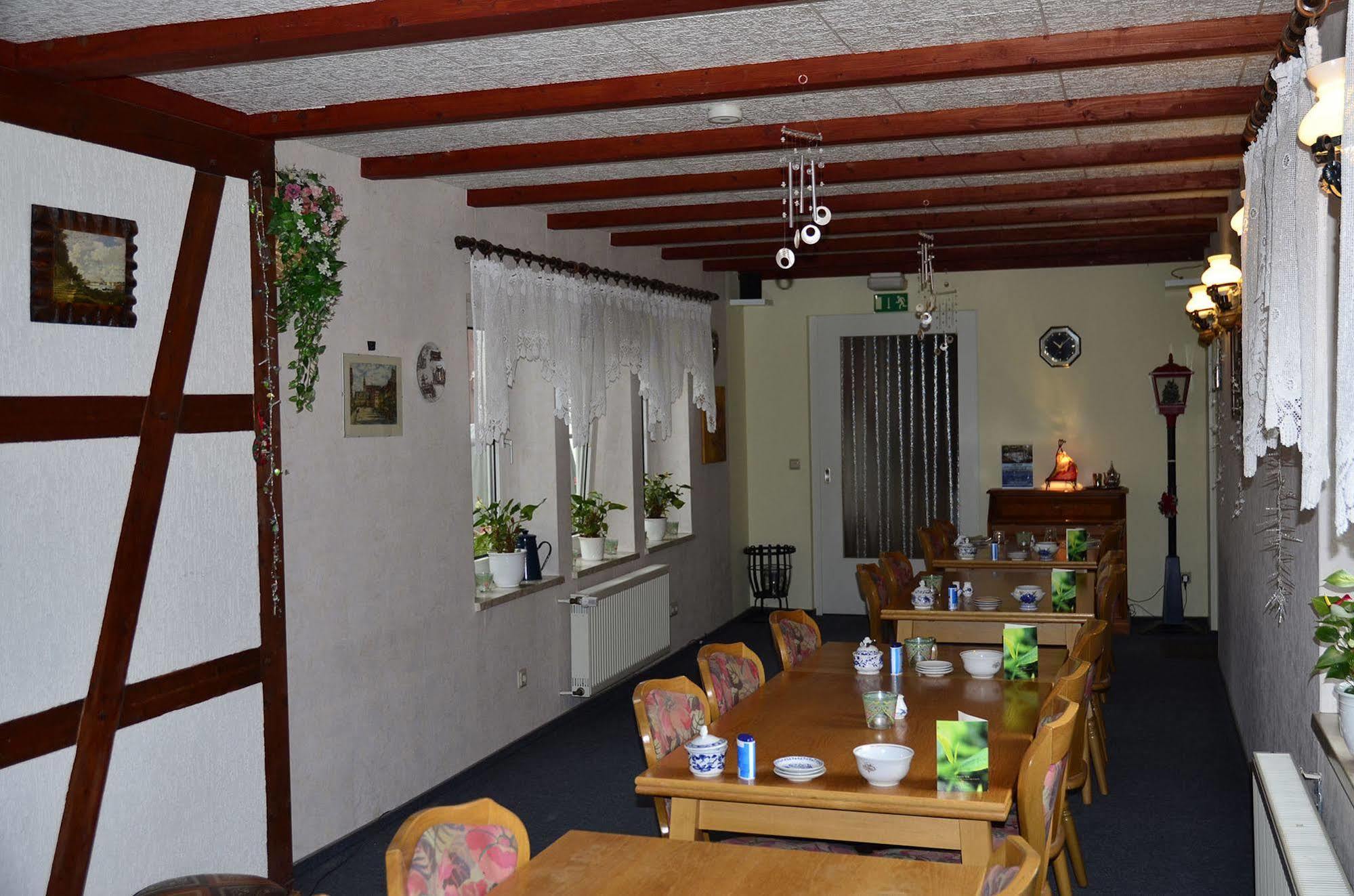 Pension Am Stadtrand Zerbst Esterno foto