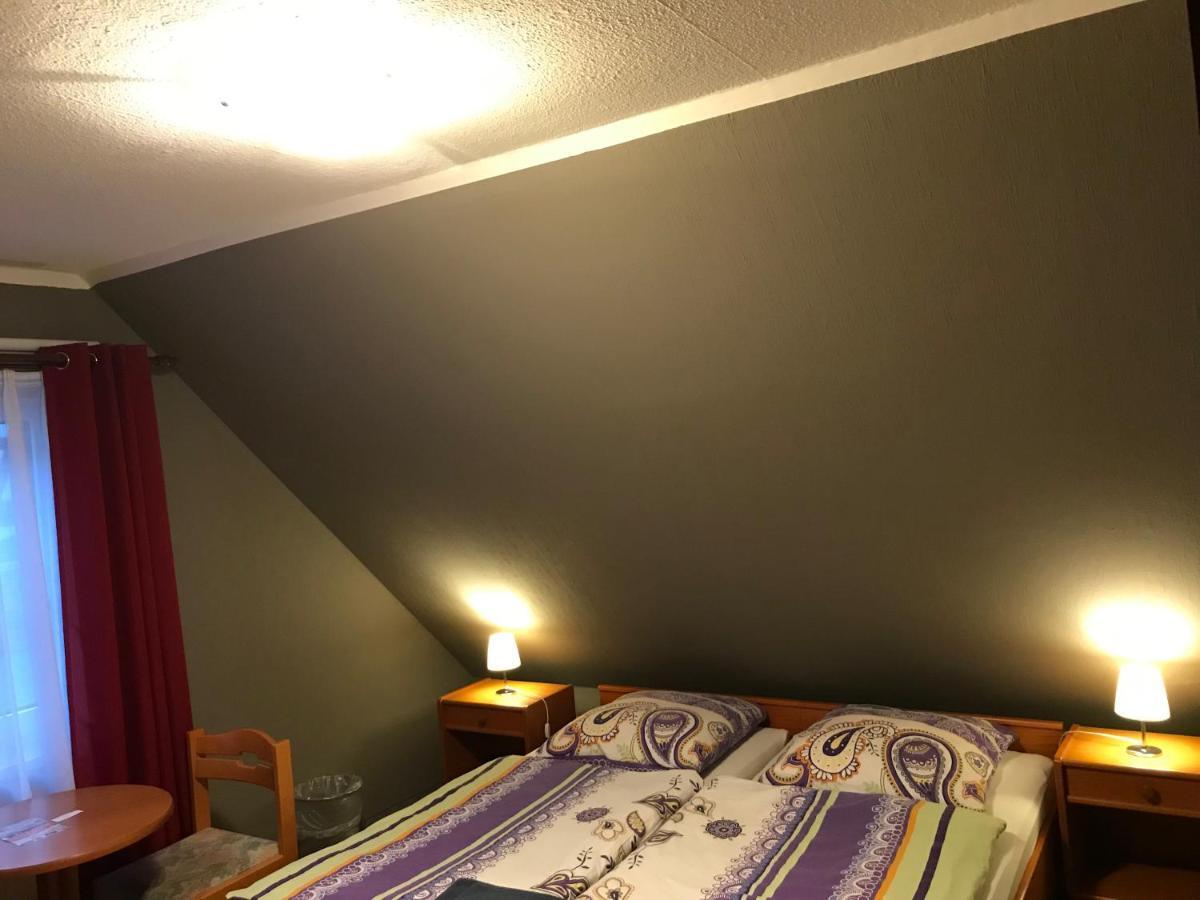Pension Am Stadtrand Zerbst Esterno foto