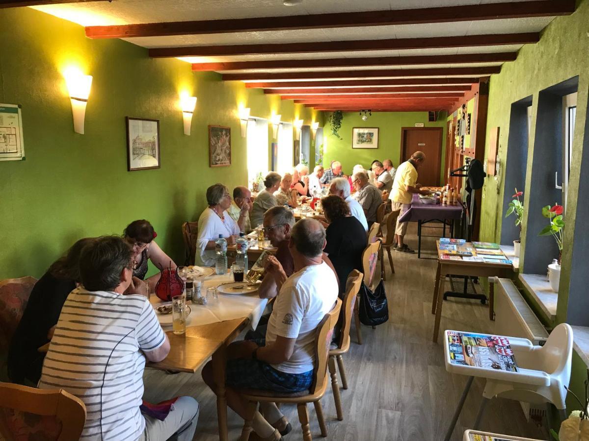 Pension Am Stadtrand Zerbst Esterno foto